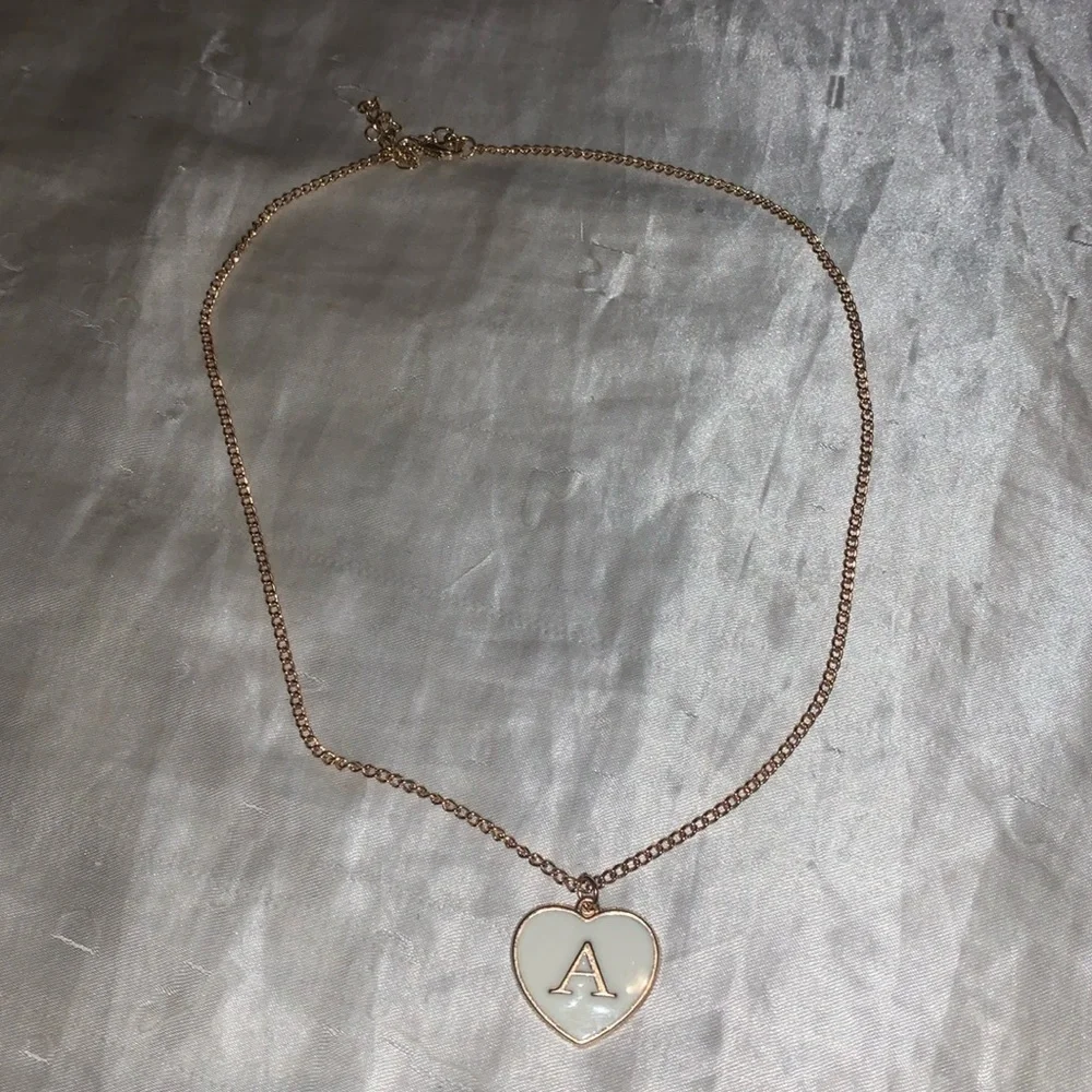 A initial heart necklace - Picture 4 of 6